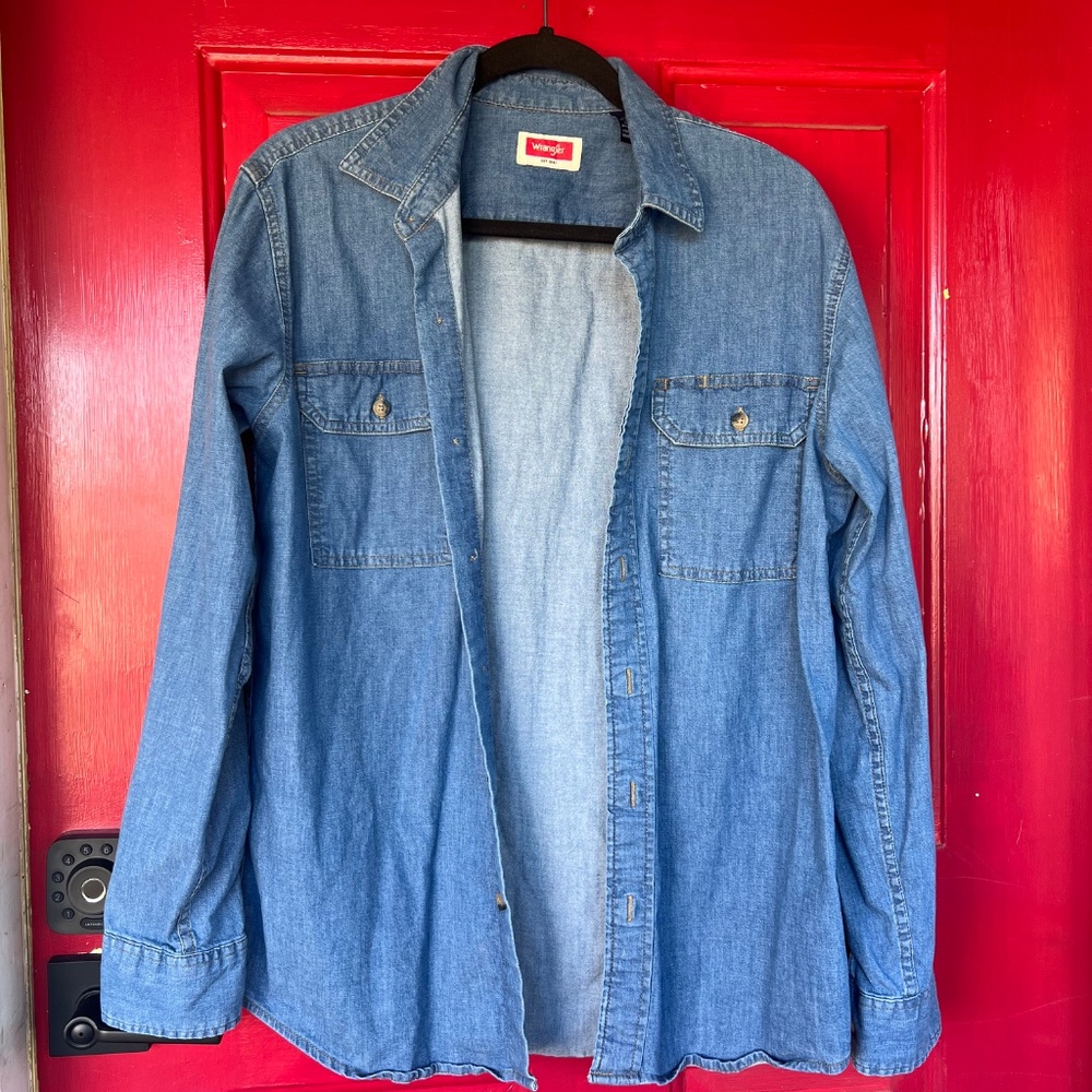 Small Men's Wrangler Denim Button Up Long Sleeve Shirt Blue